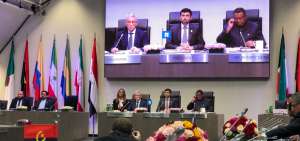 El viceministro de Hidrocarburos de Ecuador, Patricio Larrea (izq.), presidi&oacute; las reuniones junto con el secretario de la organizaci&oacute;n, Mohammad Barkindo.