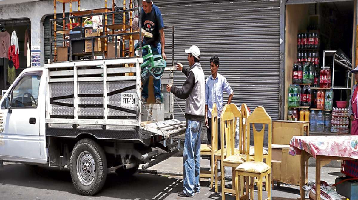 Esta escena se est&aacute; volviendo habitual en las zonas de riesgo de la capital cotopaxense. Foto: Silvia Osorio / para El Tel&eacute;grafo