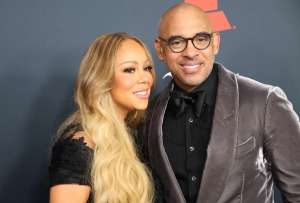Mariah Carey recibe el galard&oacute;n Persona del A&ntilde;o en una ceremonia previa a los premios Grammy, en Los &Aacute;ngeles.