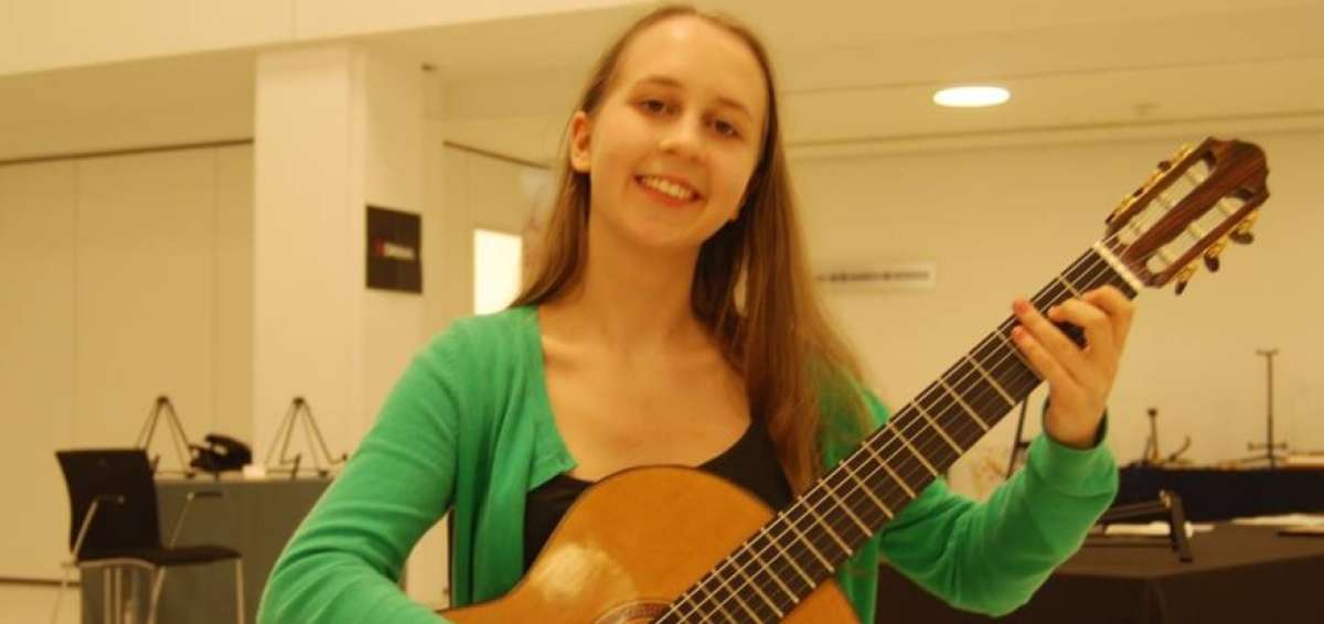 La guitarrista alemana Nicola Yasmin Stock es considerada una joven prodigio.
