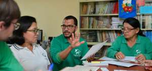 Carlos Angulo contin&uacute;a su labor social coordinando programas en Hogar de Cristo, organizaci&oacute;n jesuita que trabaja con personas desfavorecidas.