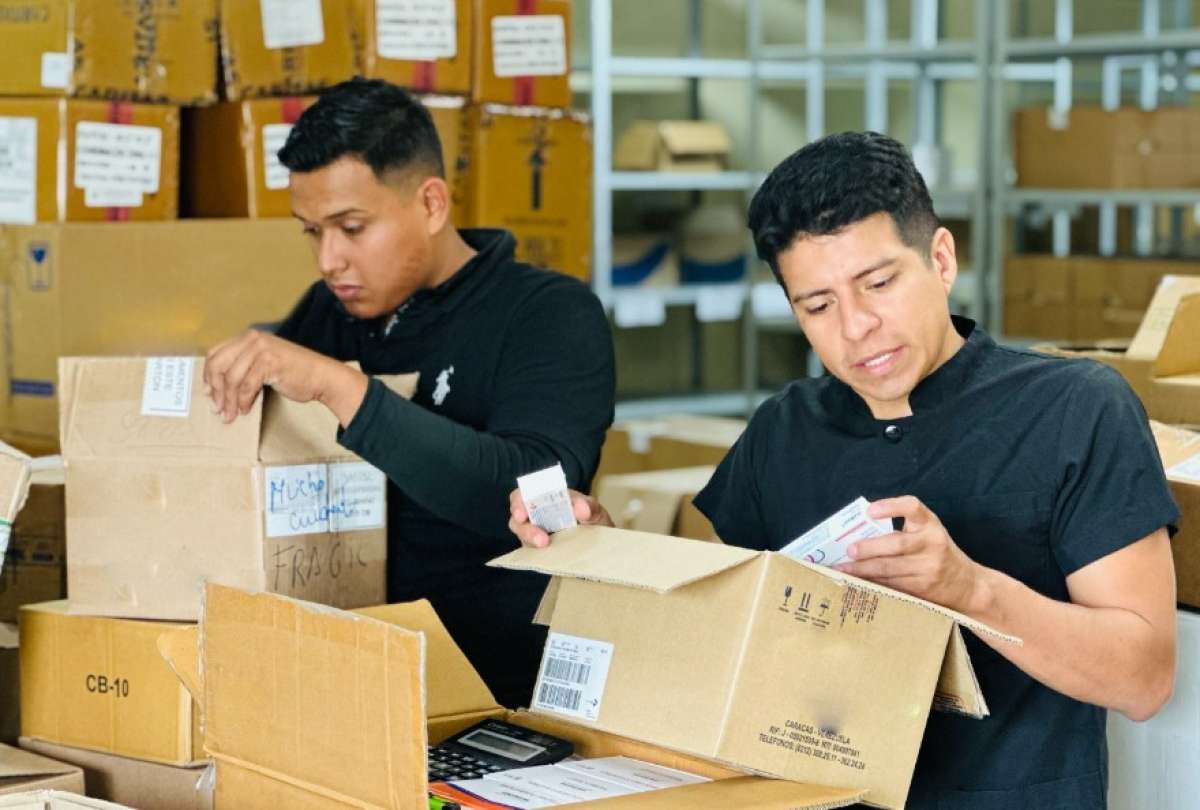 Once hospitales de Manab&iacute; y Santo Domingo recibieron medicinas y dispositivos m&eacute;dicos.