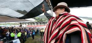 El presidente Rafael Correa dijo que la educaci&oacute;n y generaci&oacute;n de viviendas son prioridades de su gobierno.