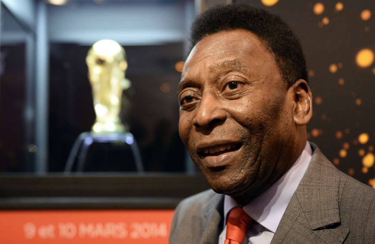 Platini, "muy feliz" por la salida de Pel&eacute; del hospital