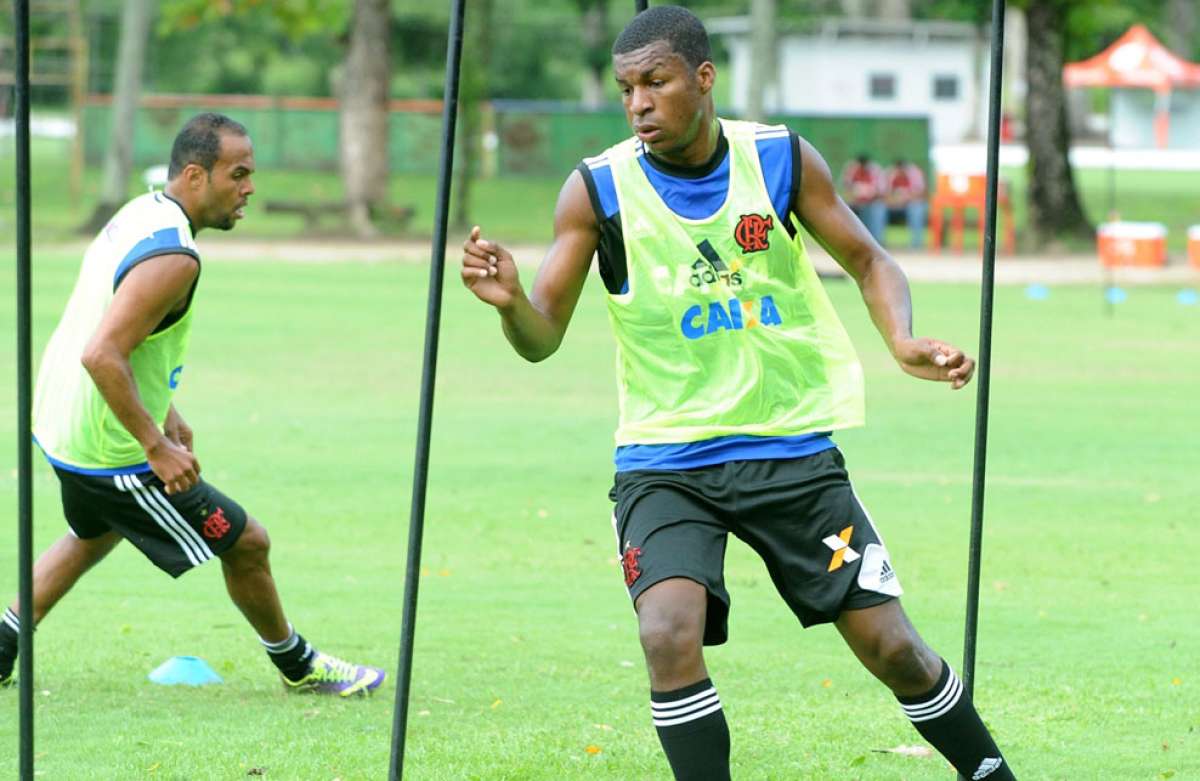 Erazo ficha por Gremio