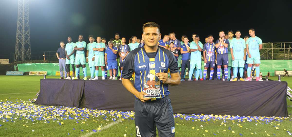 Carlos Garc&eacute;s recibi&oacute; un reconocimiento como mejor jugador de parte del C&iacute;rculo de Periodistas de Manab&iacute; 