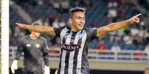 &Aacute;ngel Mena, autor del &uacute;nico gol de Emelec, la semana pasada, ante las &Aacute;guilas Doradas de Pereira. Foto: AFP.