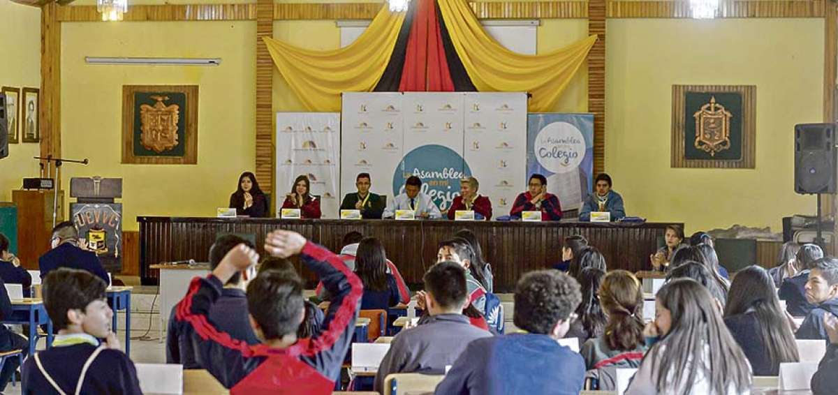 Los chicos intervinieron en el programa &ldquo;Asamblea en mi colegio&rdquo; en el redecorado auditorio del plantel p&uacute;blico Victoria V&aacute;sconez Cuvi (Latacunga).