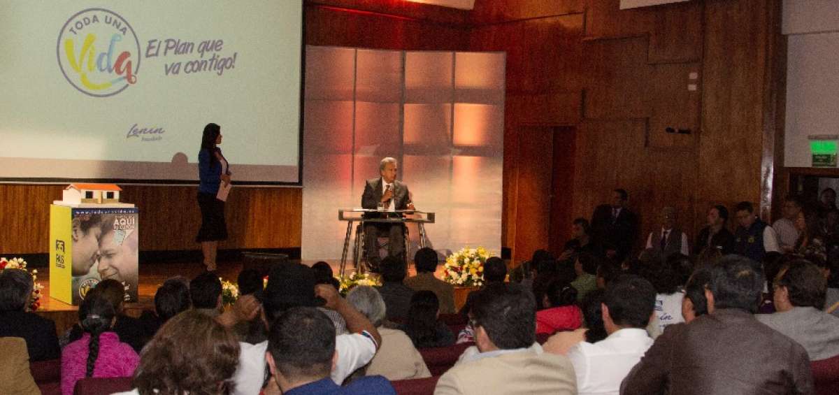 Len&iacute;n Moreno particip&oacute; en un evento organizado por la C&aacute;mara de la Construcci&oacute;n de Quito.
