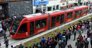 La m&aacute;quina lleg&oacute;, por primera vez, hasta la terminal terrestre. Su paso fue por la calle Gran Colombia, en el centro hist&oacute;rico de la ciudad.