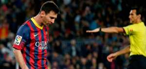Lionel Messi sufri&oacute; un c&oacute;lico renal durante el Mundial de Clubes. Ha sido frecuente ver al delantero argentino vomitar durante varios partidos con su club.
