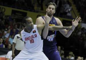 Paul Gasol (d.) es una de las figuras de la selecci&oacute;n espa&ntilde;ola que ser&aacute; anfitriona del Mundial de baloncesto 2014. Foto: EFE