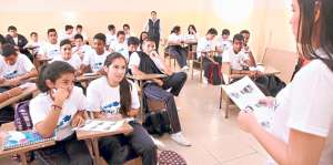 M&aacute;s de mil alumnos de la Unidad Educativa Jos&eacute; Domingo de Santistevan recibieron talleres de autoestima. Foto: Cortes&iacute;a El Tel&eacute;grafo