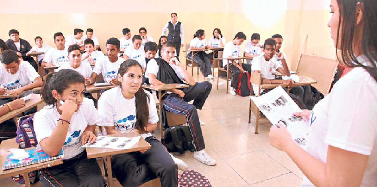 M&aacute;s de mil alumnos de la Unidad Educativa Jos&eacute; Domingo de Santistevan recibieron talleres de autoestima. Foto: Cortes&iacute;a El Tel&eacute;grafo