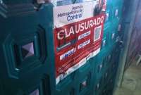 Autoridades hallaron a más de 100 personas en el lugar, entre ellas menores de edad y ciudadanos sin documentos.