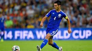 El excapit&aacute;n bosnio Spahic regresa a la selecci&oacute;n tras anunciar su retirada