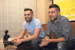 Juan G&aacute;lvez (c) y Lucho Torres son los l&iacute;deres de la banda Alkilados, que reci&eacute;n estren&oacute; su sencillo &lsquo;Me ignoras&rsquo;. Foto: Miguel Castro / El Tel&eacute;grafo