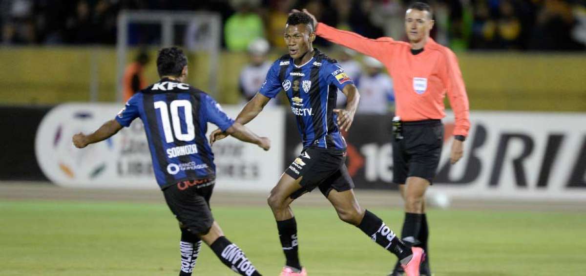 El volante quevede&ntilde;o Bryan Cabezas (centro) marc&oacute; 3 goles en la Copa Libertadores de Am&eacute;rica. 