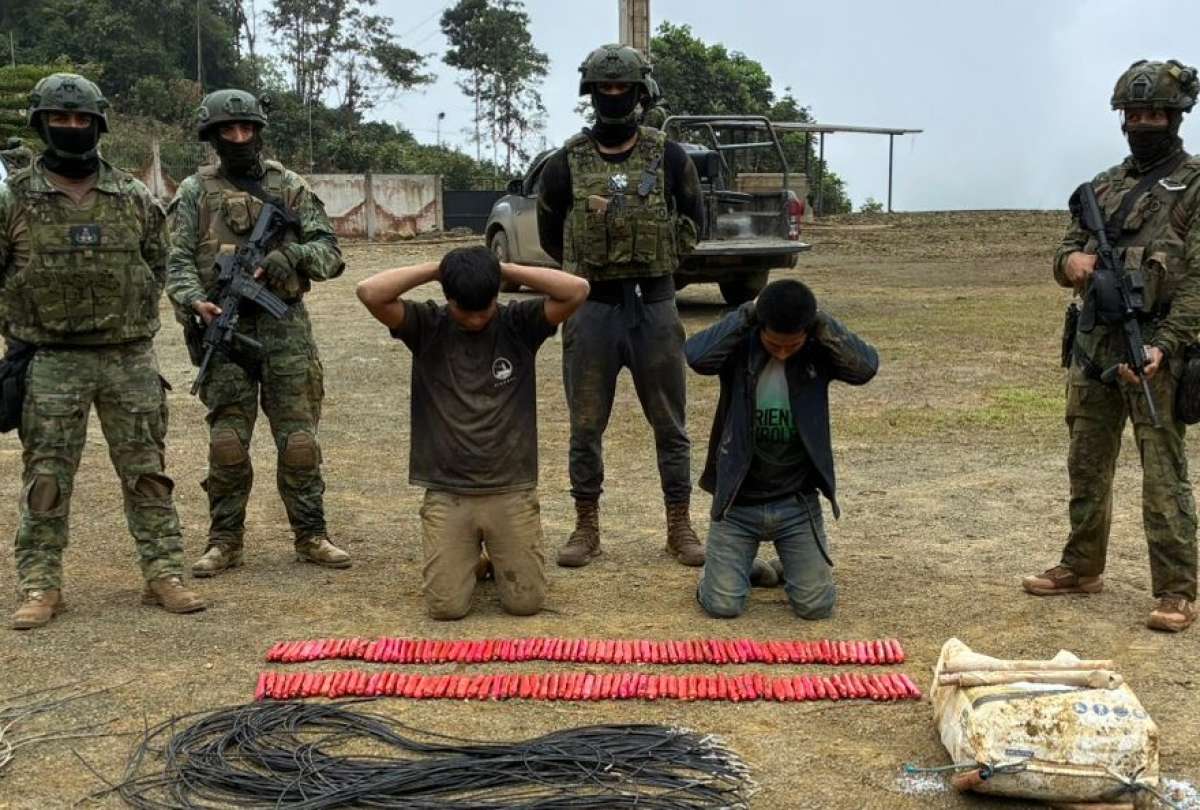 Fuerzas Armadas decomisan explosivos y detienen a siete personas en Azuay