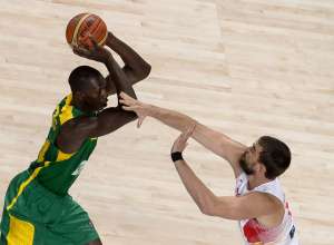 Marc Gasol (d.) es uno de los pilares del equipo espa&ntilde;ol que jugar&aacute; los cuartos de final ma&ntilde;ana ante Francia. Foto: AFP