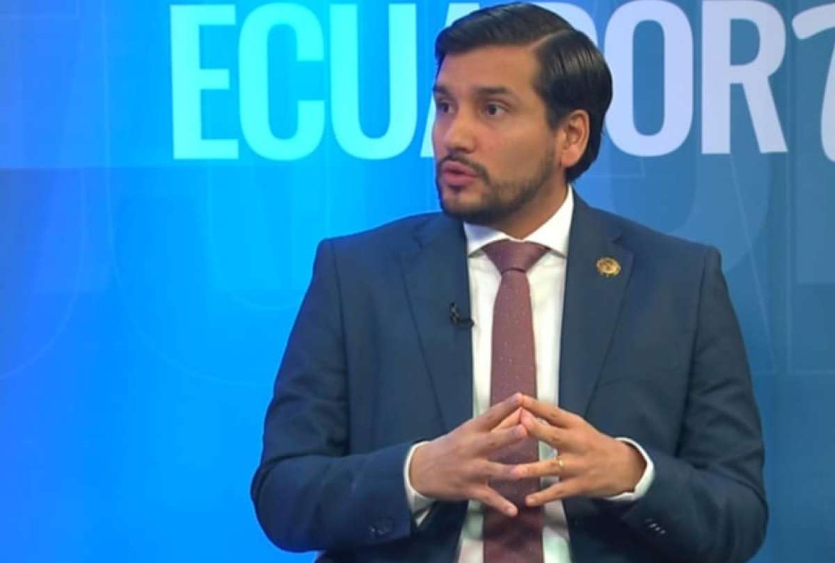 Ministro de Salud plantea reformas para fortalecer la institucionalidad del sistema