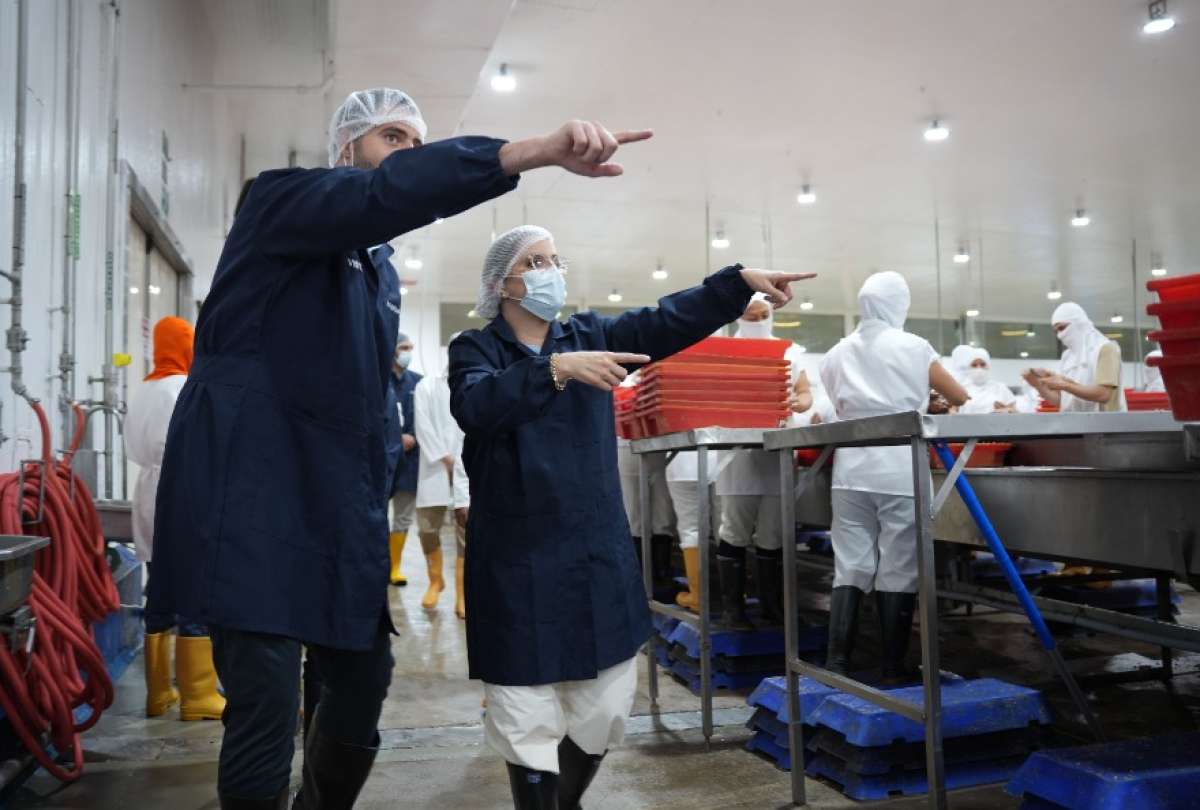La vicepresidenta Mar&iacute;a Jos&eacute; Pinto visit&oacute; una planta procesadora de at&uacute;n. 