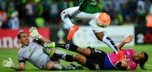 El defensor Arturo Mina (der.) y el arquero Daniel Azcona fueron dos de las figuras que tuvo al Independiente vicecampe&oacute;n de Am&eacute;rica.