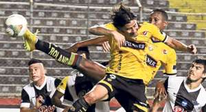 El delantero Ismael Blanco (9) es una las figuras de Barcelona en la actual temporada. Hasta el momento ha marcado tres goles con la divisa &lsquo;canaria&rsquo;. Foto: Eduardo Escobar.