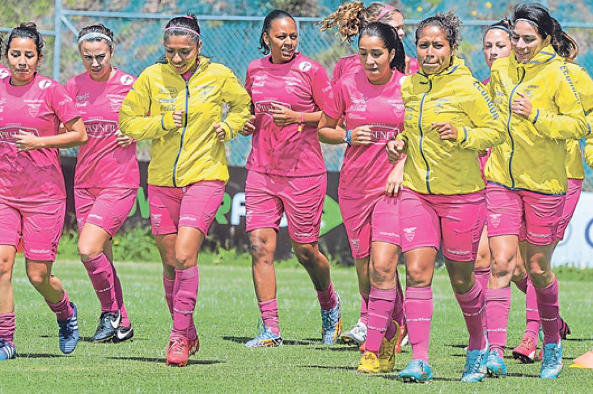 Las seleccionadas cumplieron 8 microciclos, tanto en la Casa de la Selecci&oacute;n, en Quito, como en Fedenador, en Guayaquil, previo al Mundial de Canad&aacute;. Foto: &Aacute;lvaro P&eacute;rez / El Tel&eacute;grafo