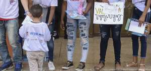 Las familias de migrantes que llegan al Terminal Terrestre reciben atenci&oacute;n seg&uacute;n su vulnerabilidad. Hay casas de acogida que los reciben de forma temporal. Con los incentivos econ&oacute;micos elaboran productos para venderlos.