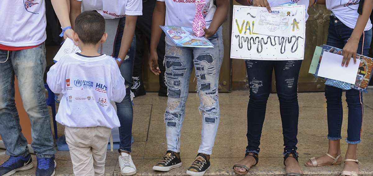 Las familias de migrantes que llegan al Terminal Terrestre reciben atenci&oacute;n seg&uacute;n su vulnerabilidad. Hay casas de acogida que los reciben de forma temporal. Con los incentivos econ&oacute;micos elaboran productos para venderlos.