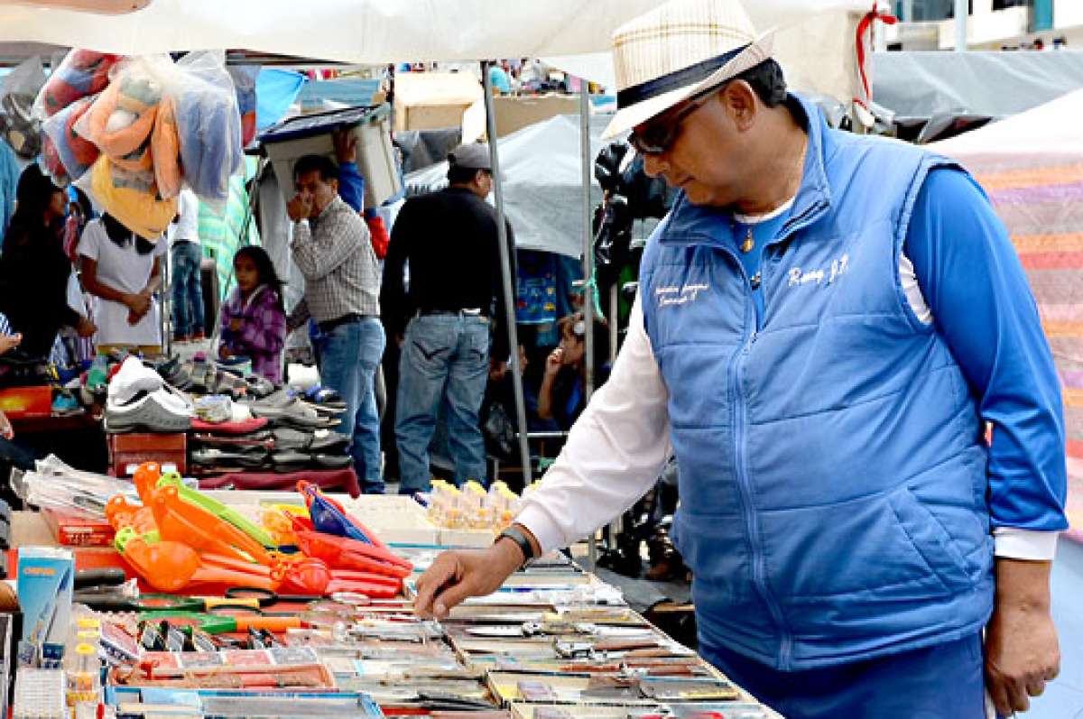  Los comerciantes  que van a otras urbes, en su mayor&iacute;a, expenden art&iacute;culos de ferreter&iacute;a. Fotos: Roberto Ch&aacute;vez | El Tel&eacute;grafo
