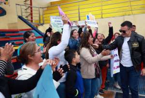 El presidente Daniel Noboa entregó este jueves 1.000 Bonos Incentivo Emprende y destacó que solo en septiembre se invirtieron USD 9.3 millones en beneficios para este sector.
