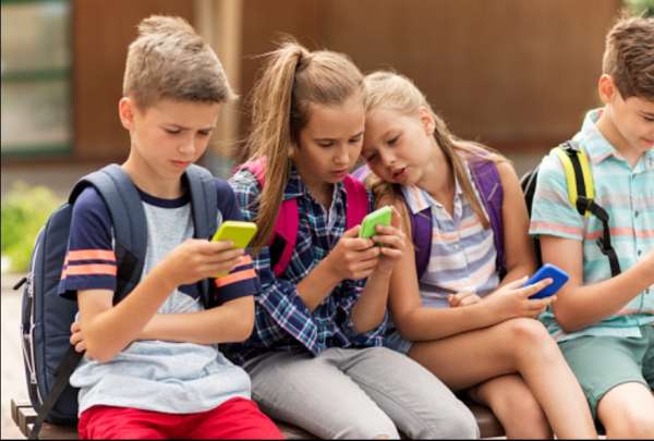 The Telegraph – L’Italia vieta l’uso del cellulare nelle scuole