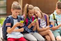  Giuseppe Valditara, ministro de Educación de Italia, señaló que los celulares "representan una grave falta de respeto para el docente"