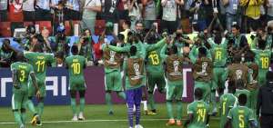 Senegal saca la cara por los africanos y le gana a Polonia