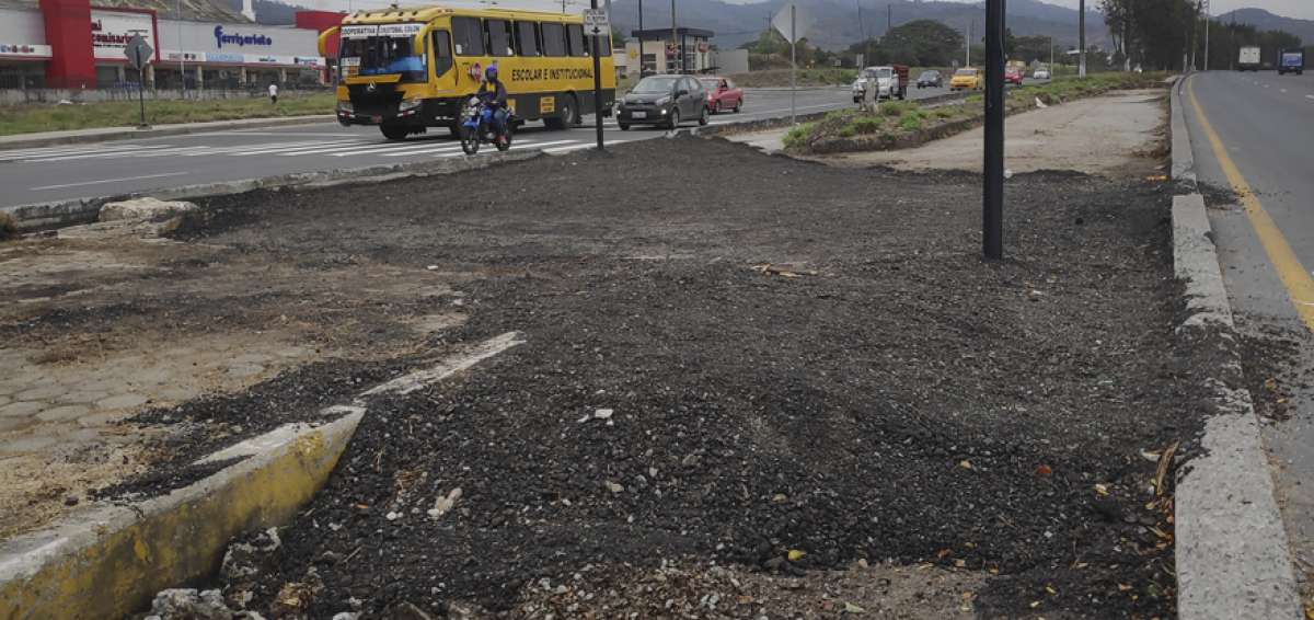 El primero de los tres cruces, previstos por la CTE para el sector, fue entregado el pasado 18 de diciembre en el km 12,7, frente a Terra Nostra.