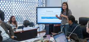 Paola Hidalgo (centro), subdirectora del Servicio de Rentas Internas (SRI), desarroll&oacute; la propuesta relacionada a los para&iacute;sos fiscales.