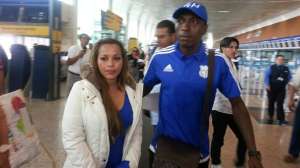 Geovanny Nazareno viaj&oacute; ayer desde Guayaquil a Buenos Aires con la indumentaria de concentraci&oacute;n de Emelec. En el aeropuerto varios hinchas lo saludaron.