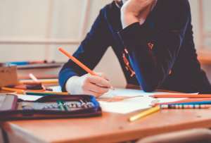El Ministerio de Educación suspendió las clases en jornada nocturna. 