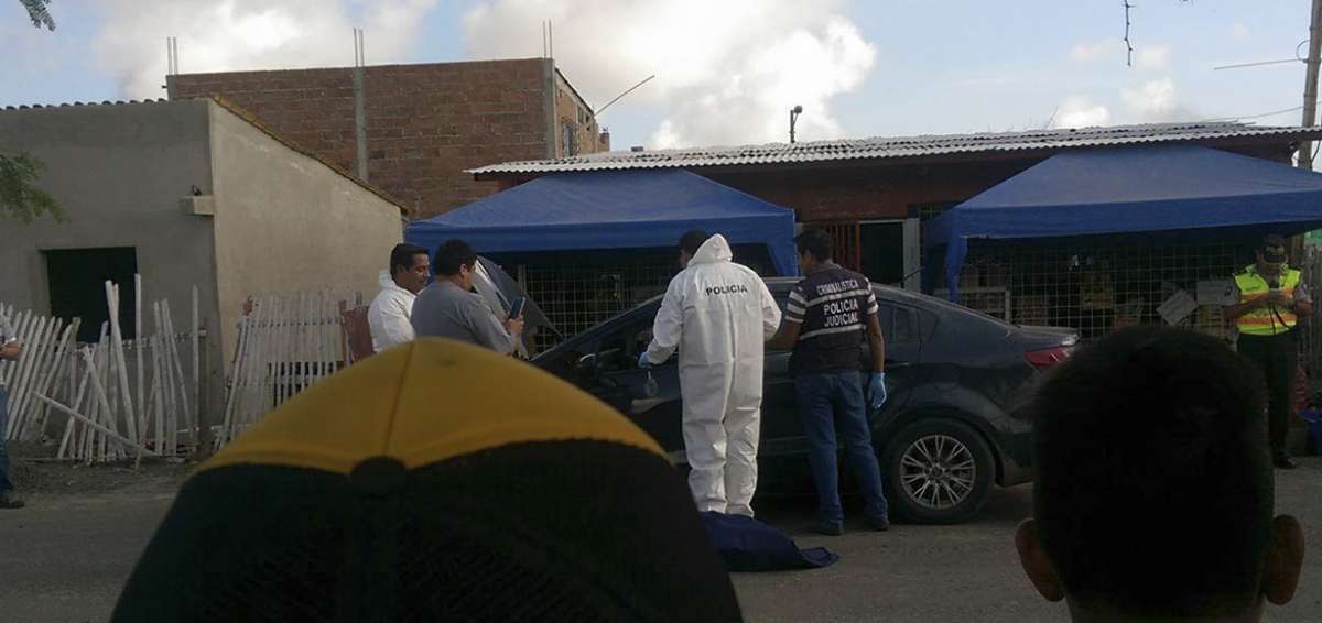 Polic&iacute;a investiga asesinato en Manta