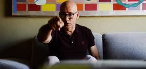 Marcos Restrepo desarrolla desde los 80 una propuesta que juega con el uso del cuerpo, de sus &oacute;rganos y recursos.  