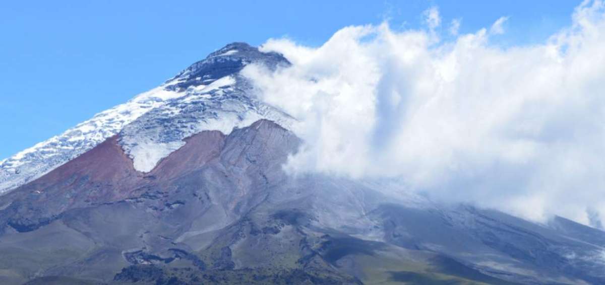 A pesar de que el volc&aacute;n Cotopaxi se mantiene moderado, la expulsi&oacute;n de los gases contin&uacute;a.