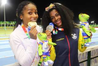 Ángela Tenorio (izq.) y Anahí Suárez brillaron sobre la pista de los 100 metros planos, en Colombia