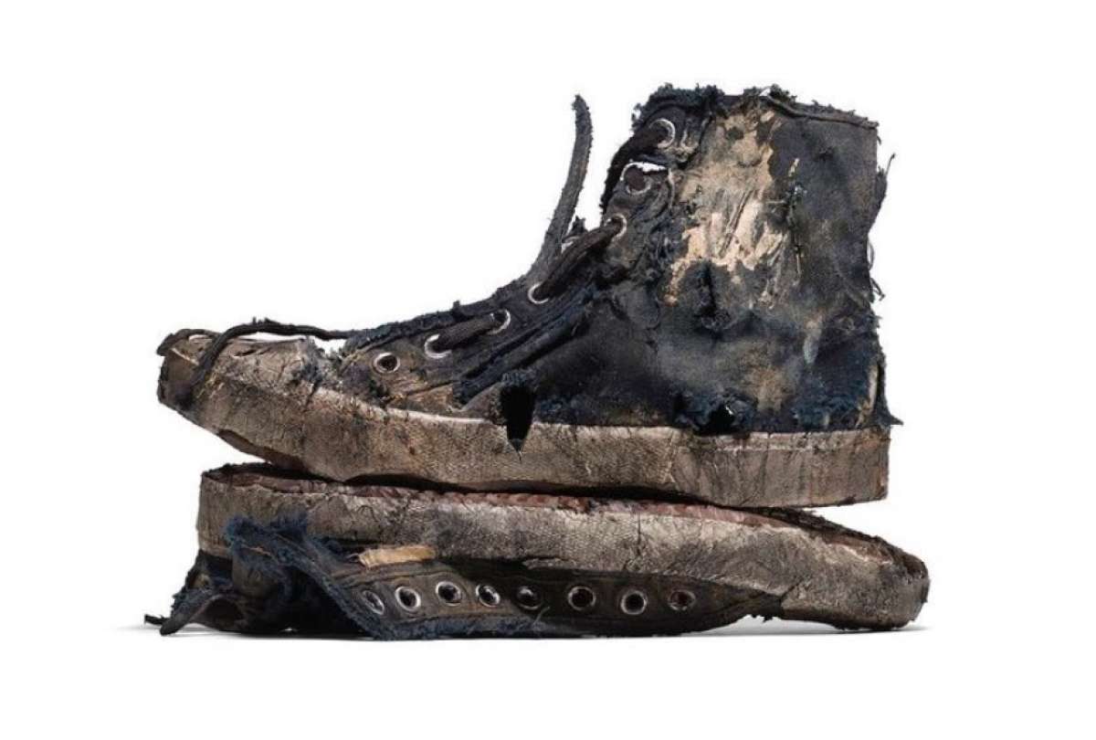 Balenciaga presenta una nueva línea de zapatos rotos y sucios