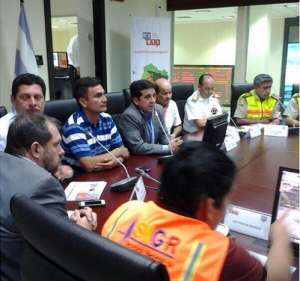 Las autoridades reunidas en el COE provincial informaron sobre los desmanes en Guayas tras las elecciones. Foto: Twitter Gobernaci&oacute;n 