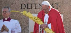 Papa Francisco pide asumir compromisos con los refugiados
