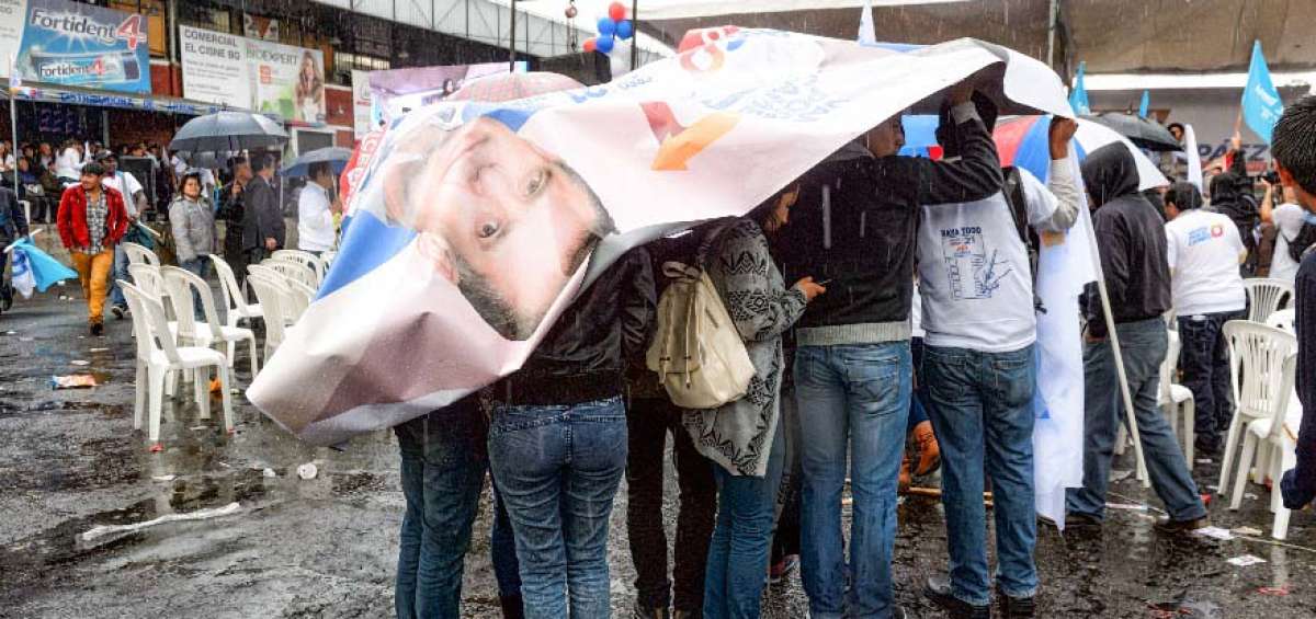 Las caras y gestos de una campa&ntilde;a electoral que entra en la recta final