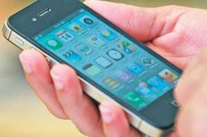 Usuarios creen que habr&aacute; nuevas versiones del iPhone, que es la principal fuente de ingresos de Apple. Foto: Internet.