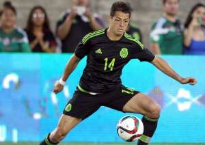 Chicharito Hern&aacute;ndez fue operado con &eacute;xito en Houston
